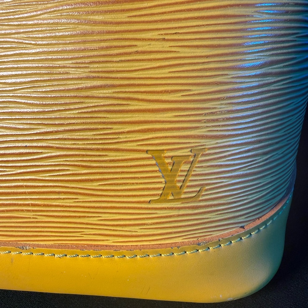 LOUIS VUITTON - ALMA EPI YELLOW with purple suede interior great condition!!! - Picture 4 of 13